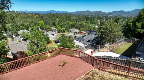 1559 Panoramic Loop Grants Pass OR 97527