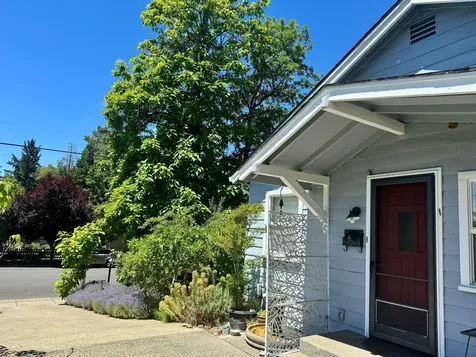 1011 NW Hawthorne Avenue Grants Pass OR 97526