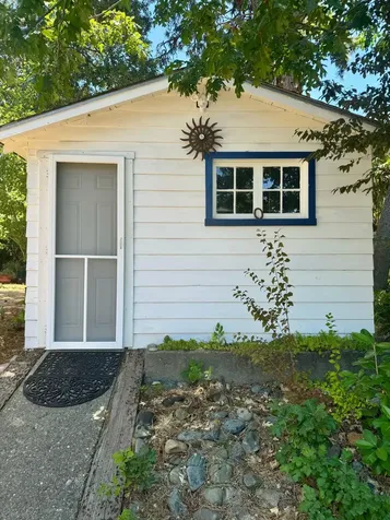 1011 NW Hawthorne Avenue Grants Pass OR 97526