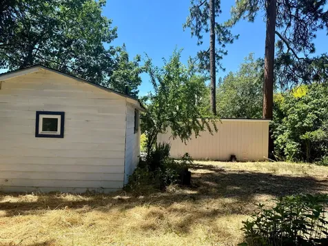 1011 NW Hawthorne Avenue Grants Pass OR 97526