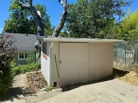 1011 NW Hawthorne Avenue Grants Pass OR 97526