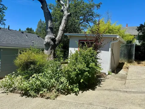 1011 NW Hawthorne Avenue Grants Pass OR 97526
