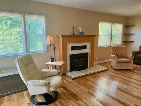 1011 NW Hawthorne Avenue Grants Pass OR 97526