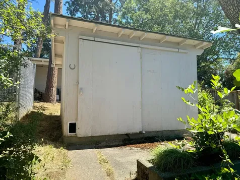 1011 NW Hawthorne Avenue Grants Pass OR 97526