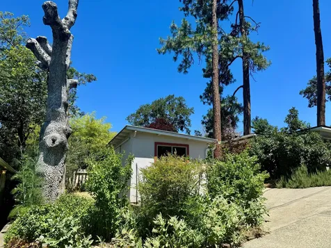 1011 NW Hawthorne Avenue Grants Pass OR 97526