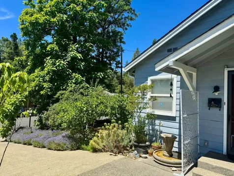 1011 NW Hawthorne Avenue Grants Pass OR 97526