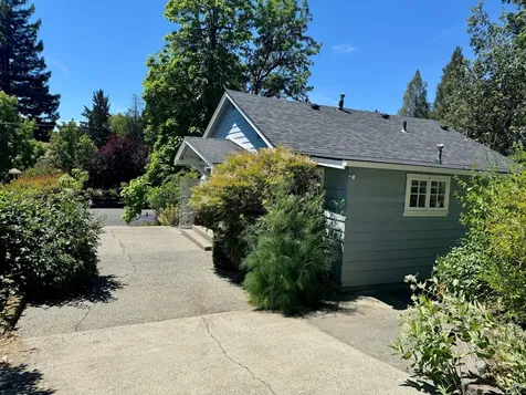 1011 NW Hawthorne Avenue Grants Pass OR 97526