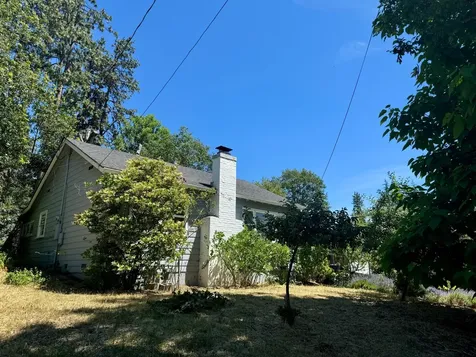 1011 NW Hawthorne Avenue Grants Pass OR 97526