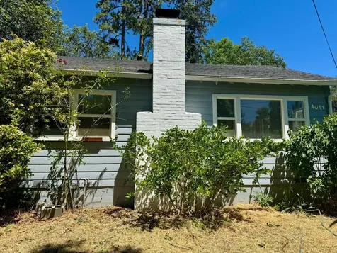 1011 NW Hawthorne Avenue Grants Pass OR 97526