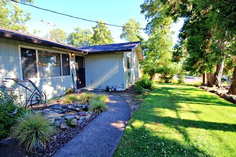 1115 NE Beacon Drive Grants Pass OR 97526