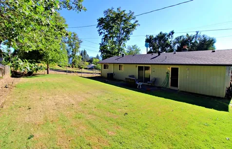 1115 NE Beacon Drive Grants Pass OR 97526