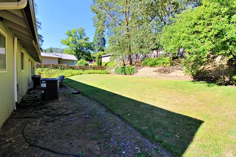 1115 NE Beacon Drive Grants Pass OR 97526