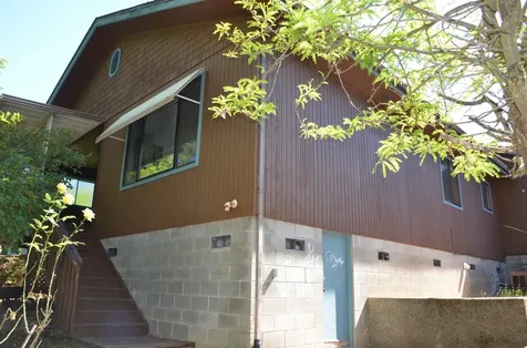 736 NE Oregon Avenue Grants Pass OR 97526