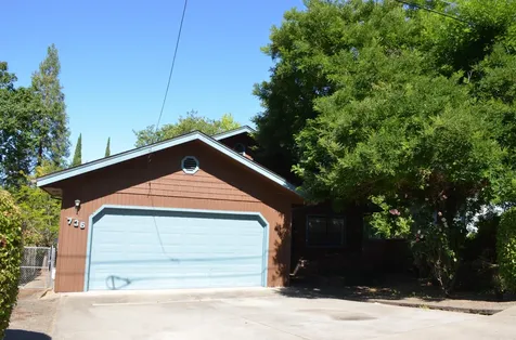 736 NE Oregon Avenue Grants Pass OR 97526