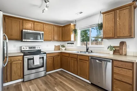 3049 SW Cascade Avenue Redmond OR 97756