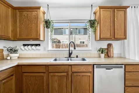 3049 SW Cascade Avenue Redmond OR 97756
