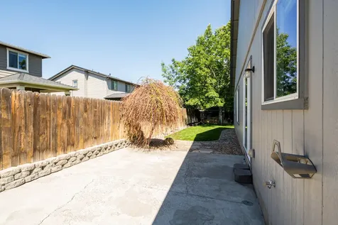3049 SW Cascade Avenue Redmond OR 97756