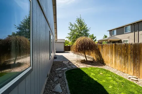 3049 SW Cascade Avenue Redmond OR 97756