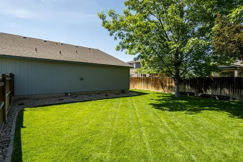 3049 SW Cascade Avenue Redmond OR 97756
