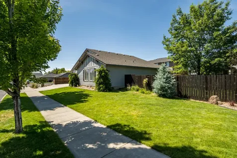 3049 SW Cascade Avenue Redmond OR 97756