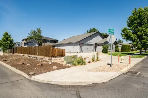 3049 SW Cascade Avenue Redmond OR 97756