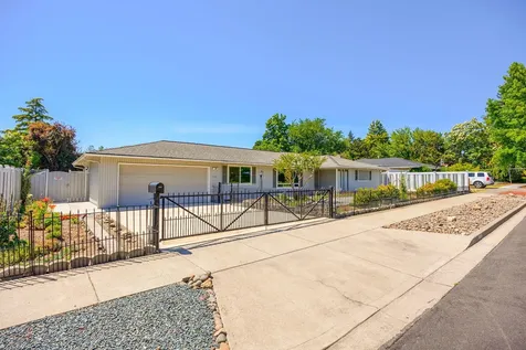 318 Tan Oak Drive Medford OR 97504