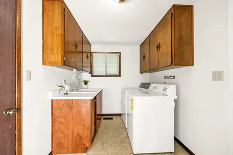 318 Tan Oak Drive Medford OR 97504