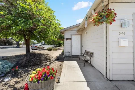 940-944 Laurel Street Central Point OR 97502