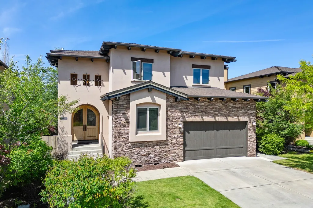 60982 Woods Valley Place Bend OR 97702