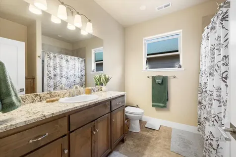 2668 Farmington Avenue Medford OR 97504
