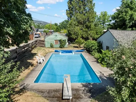 395 Helman Street Ashland OR 97520