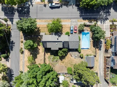 395 Helman Street Ashland OR 97520