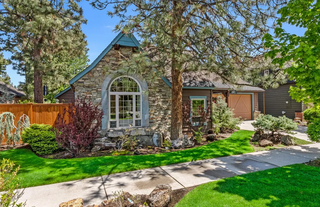 61256 Gorge View Street Bend OR 97702