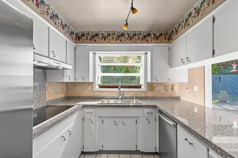 1418 Larkspur Avenue Medford OR 97504