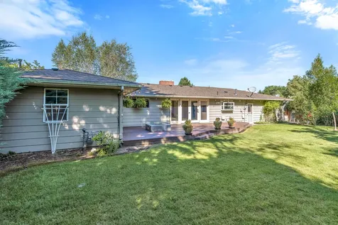 1418 Larkspur Avenue Medford OR 97504