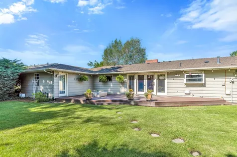 1418 Larkspur Avenue Medford OR 97504