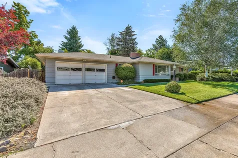 1418 Larkspur Avenue Medford OR 97504