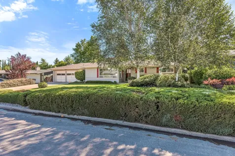 1418 Larkspur Avenue Medford OR 97504