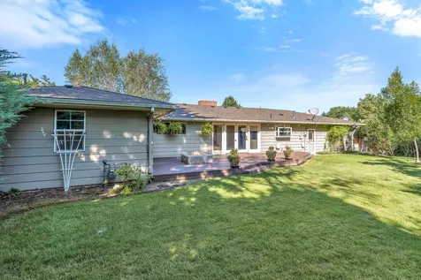 1418 Larkspur Avenue Medford OR 97504