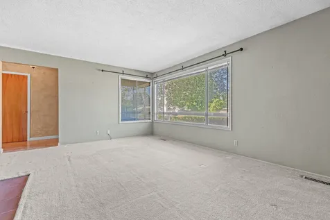 1418 Larkspur Avenue Medford OR 97504