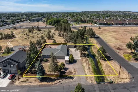 2772 SW Glacier Avenue Redmond OR 97756
