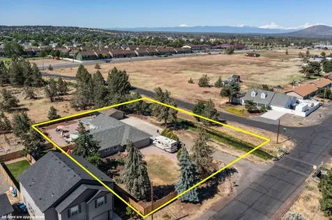 2772 SW Glacier Avenue Redmond OR 97756