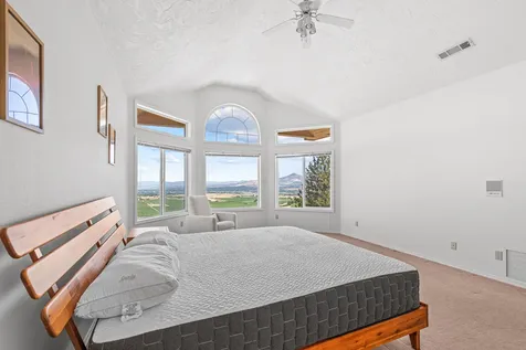 4958 Pioneer Road Medford OR 97501
