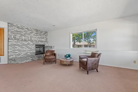 4958 Pioneer Road Medford OR 97501
