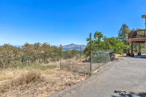 4958 Pioneer Road Medford OR 97501