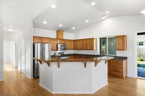 1039 Newcastle Street Medford OR 97501