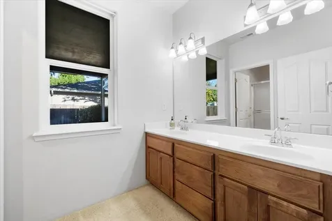 1039 Newcastle Street Medford OR 97501