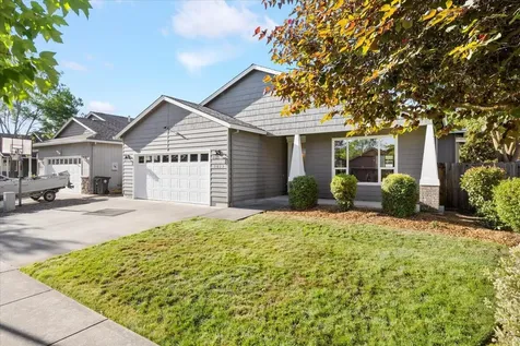 1039 Newcastle Street Medford OR 97501