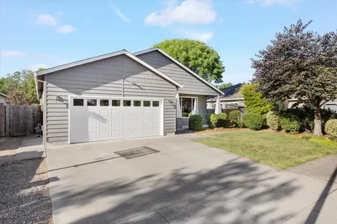 1039 Newcastle Street Medford OR 97501