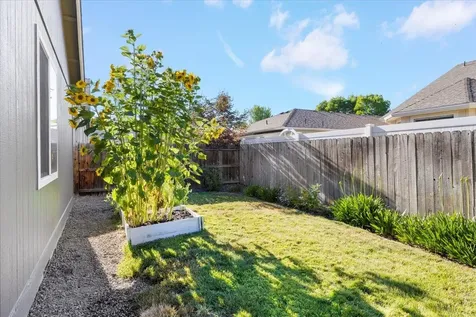 1039 Newcastle Street Medford OR 97501